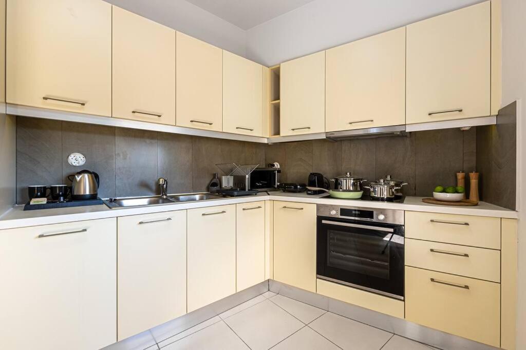 Nh Urban Living In Nea Alikarnassos Apartment *